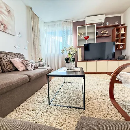 Karlo By Interhome * Posedarje